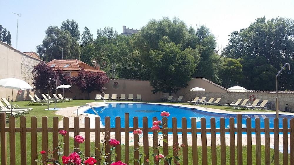Azz Penafiel Las Claras Hotel & Spa Bagian luar foto
