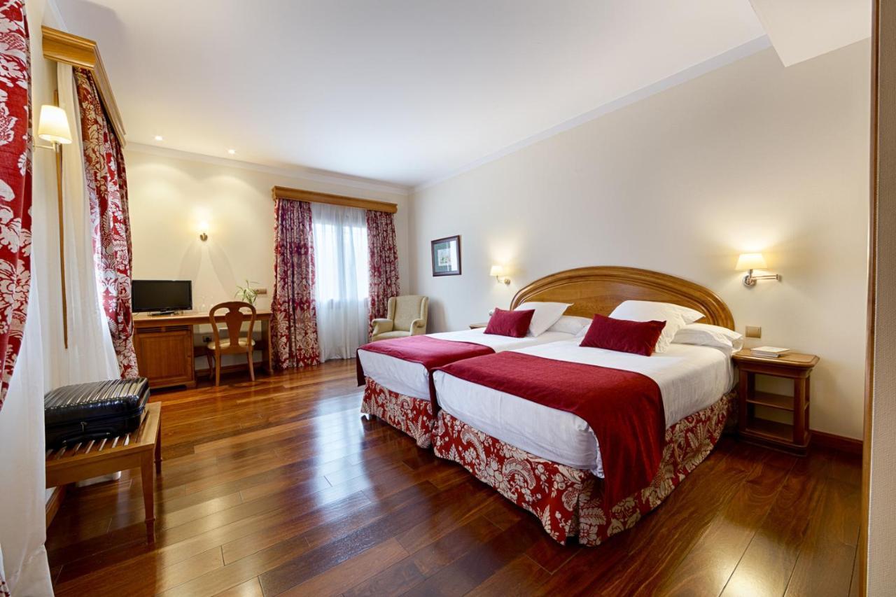 Azz Penafiel Las Claras Hotel & Spa Bagian luar foto