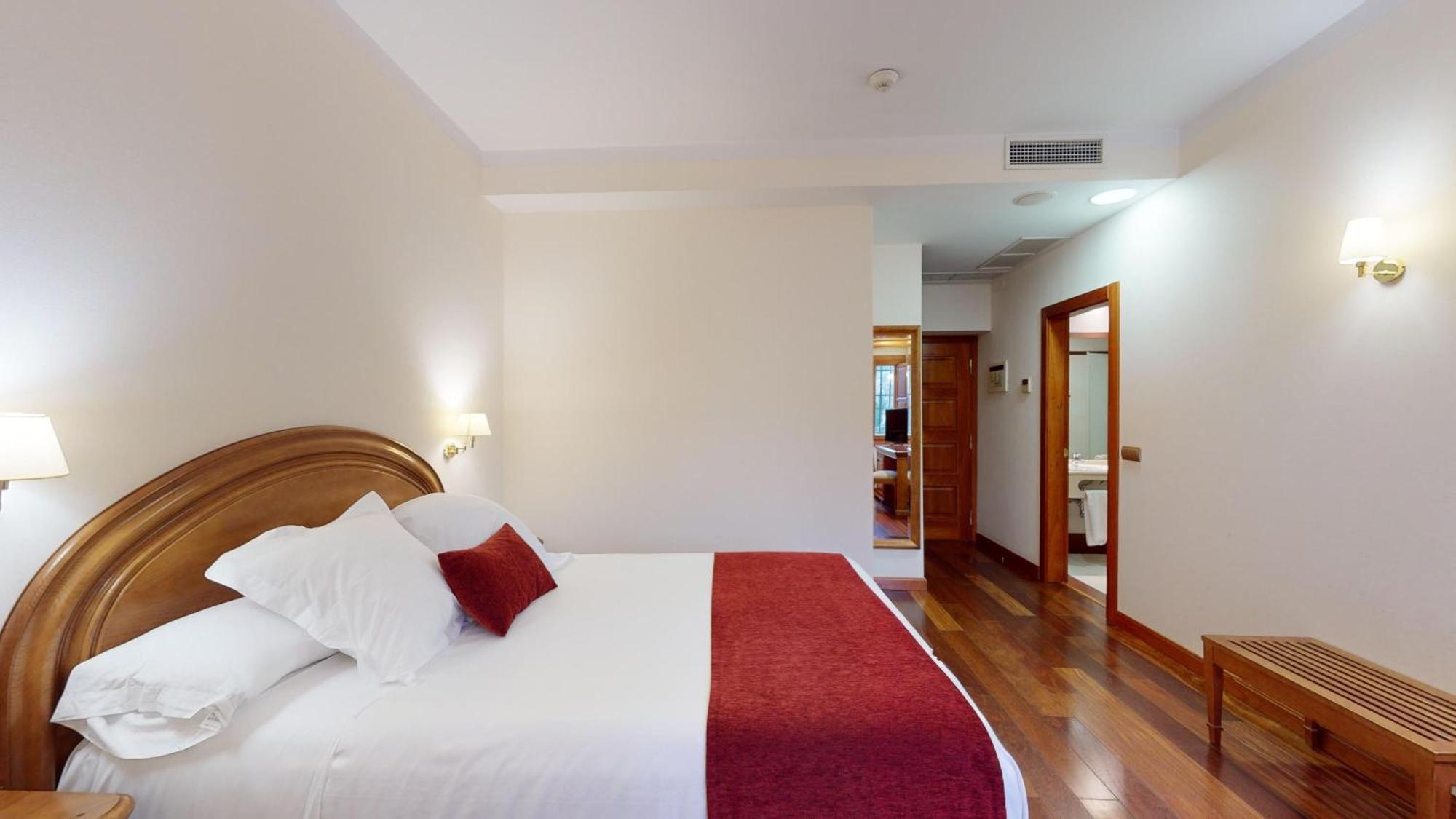 Azz Penafiel Las Claras Hotel & Spa Bagian luar foto