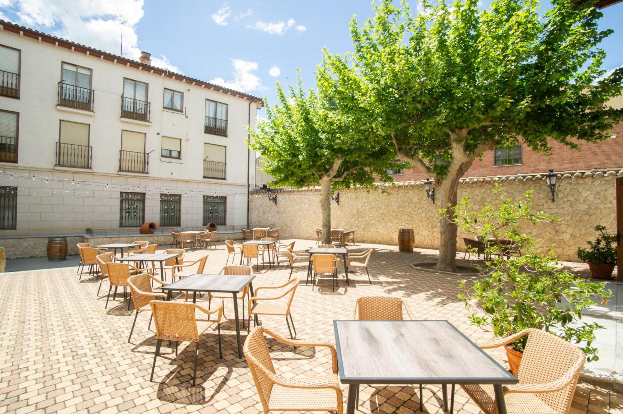 Azz Penafiel Las Claras Hotel & Spa Bagian luar foto
