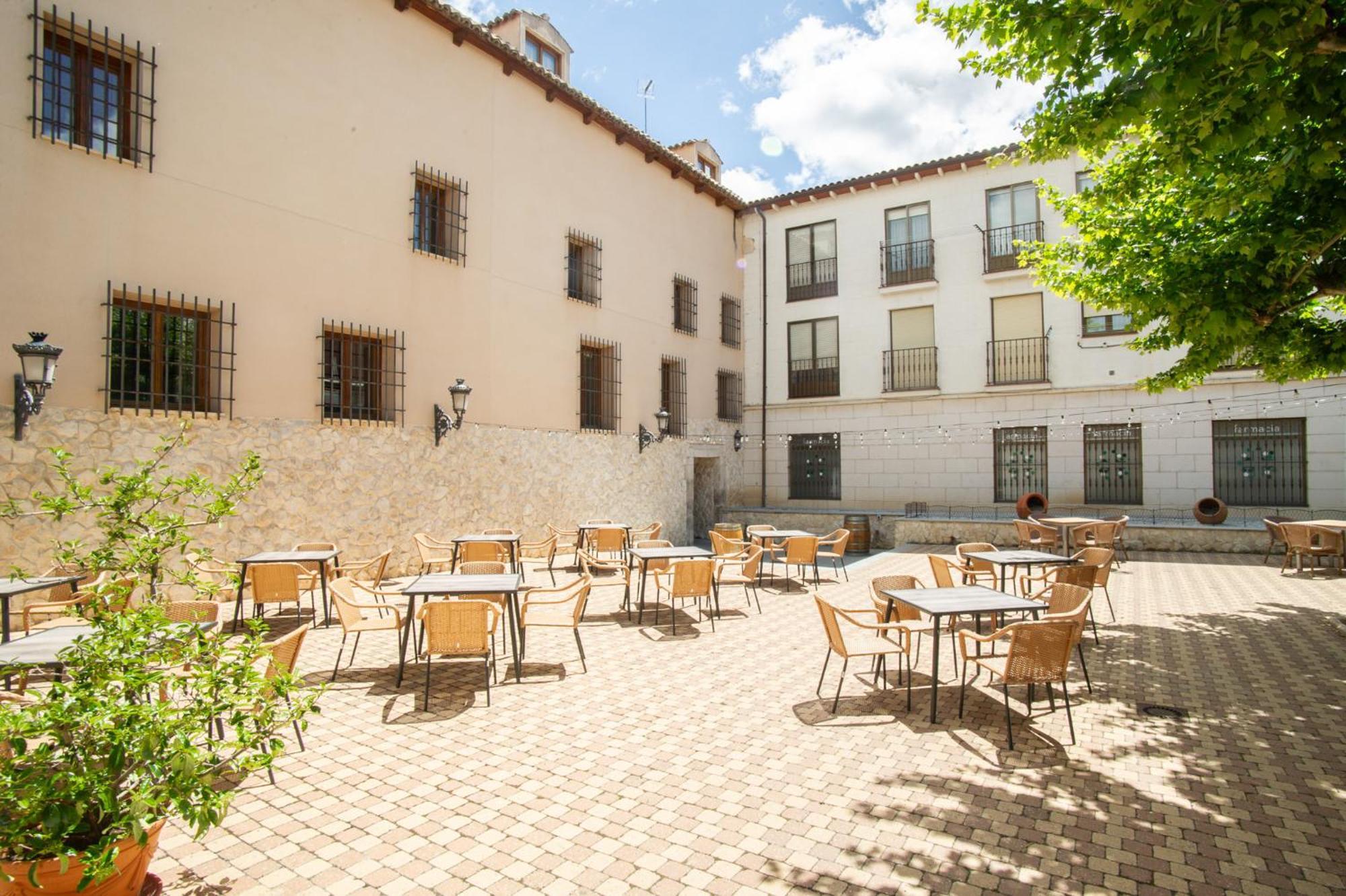 Azz Penafiel Las Claras Hotel & Spa Bagian luar foto