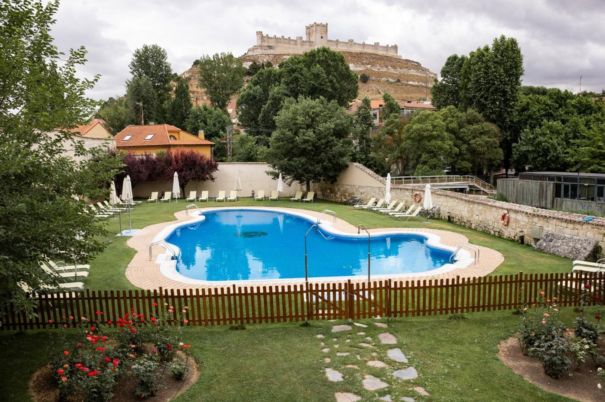 Azz Penafiel Las Claras Hotel & Spa Bagian luar foto