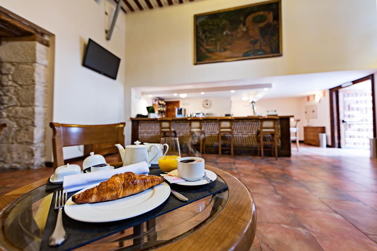Azz Penafiel Las Claras Hotel & Spa Bagian luar foto